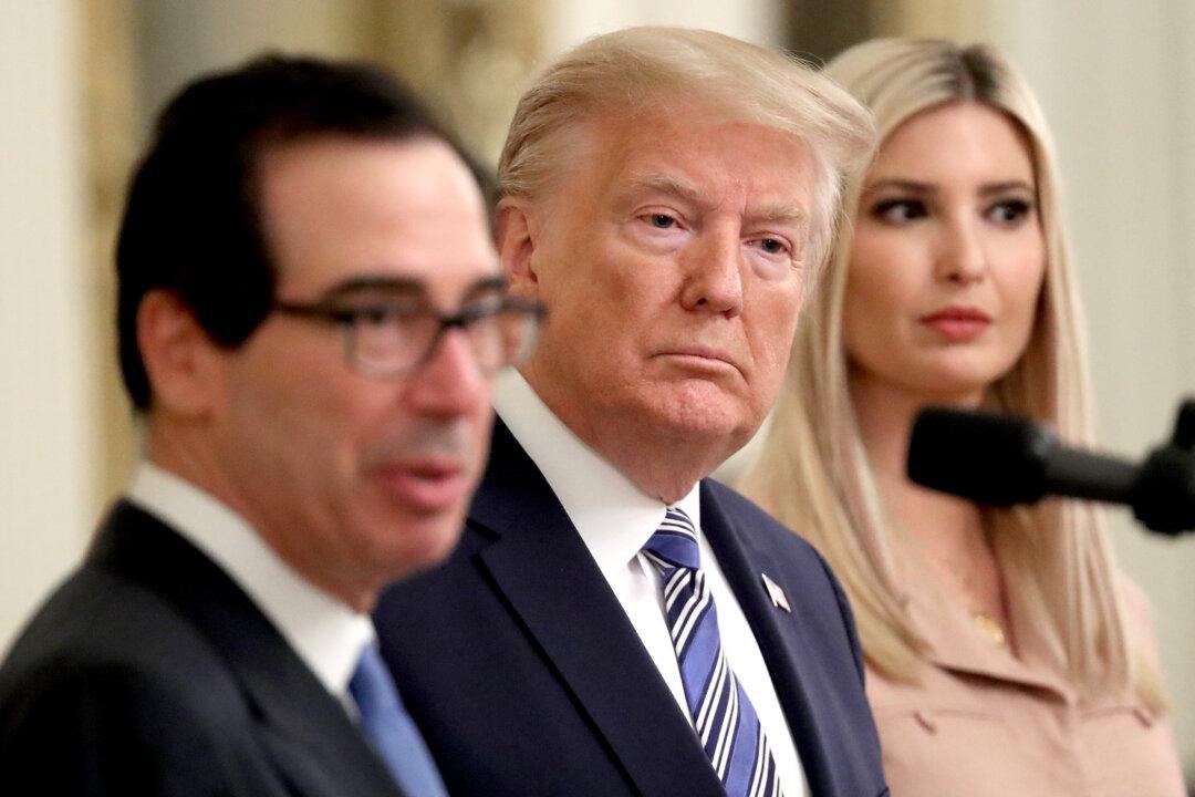Trump, Mnuchin Float Short-Term Deal as Relief Bill Talks Stall