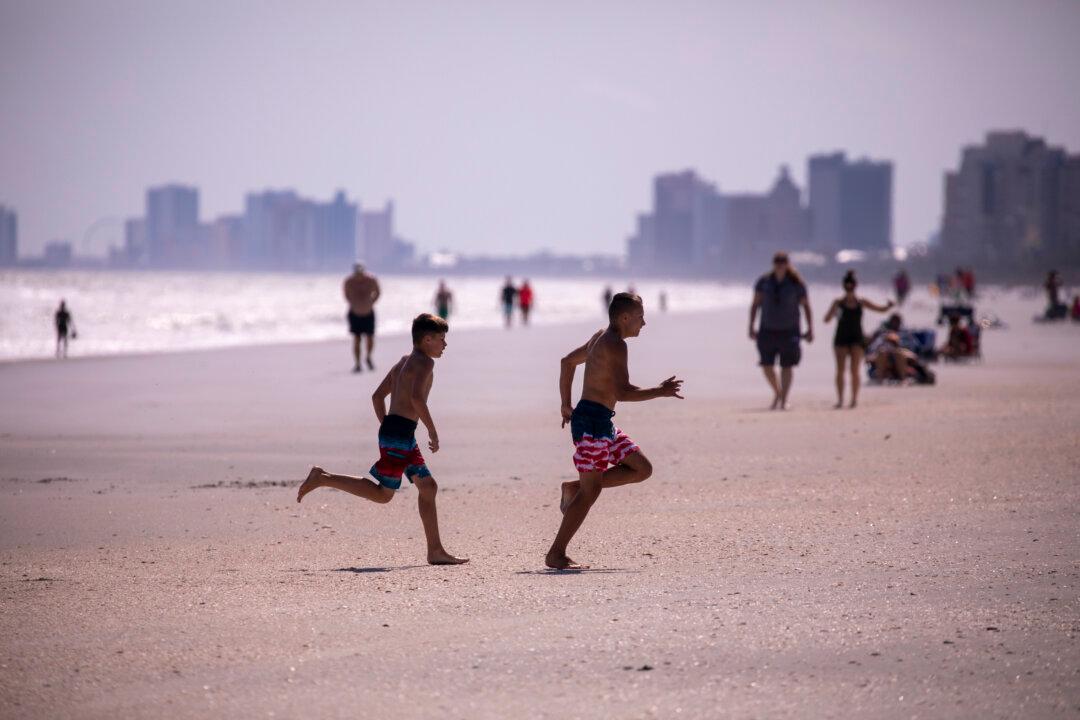 South Carolina Beachgoers Urged to Get Tested for CCP Virus as Cases Surge