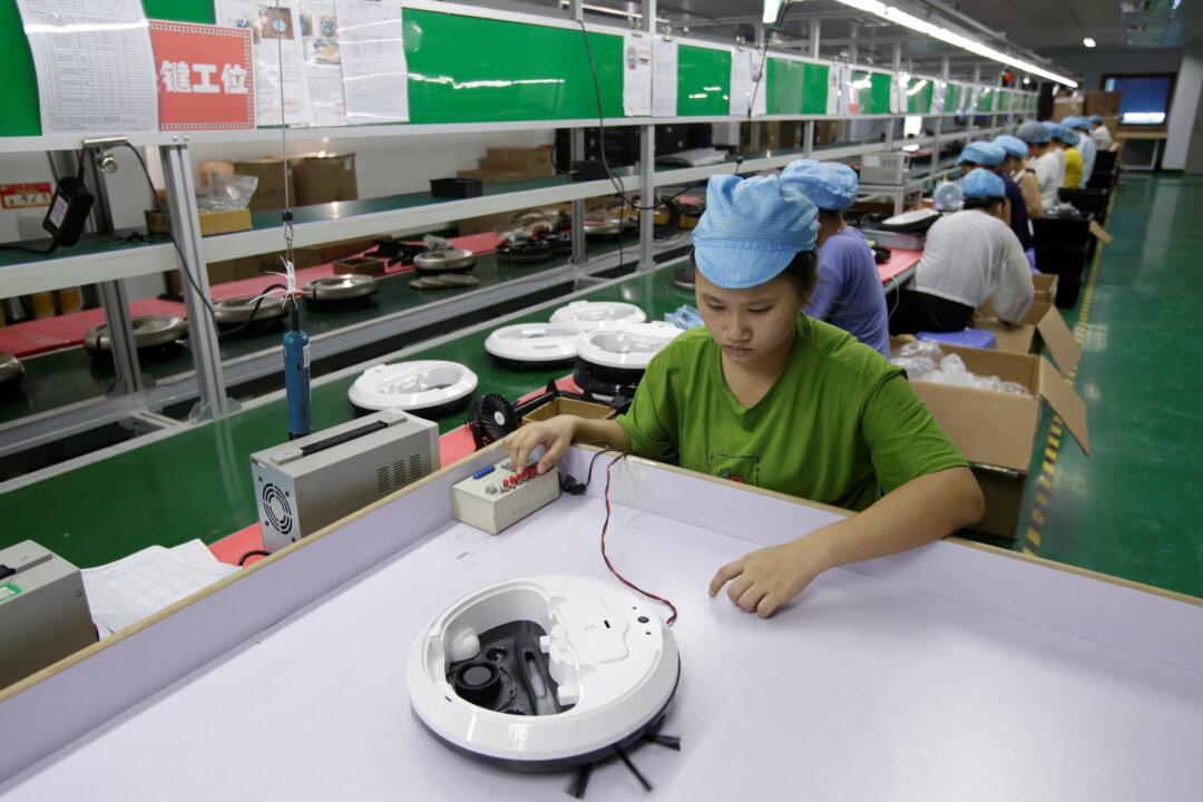 Chinese Factories Struggle to Fire in April as Slump in Export Orders Deepens