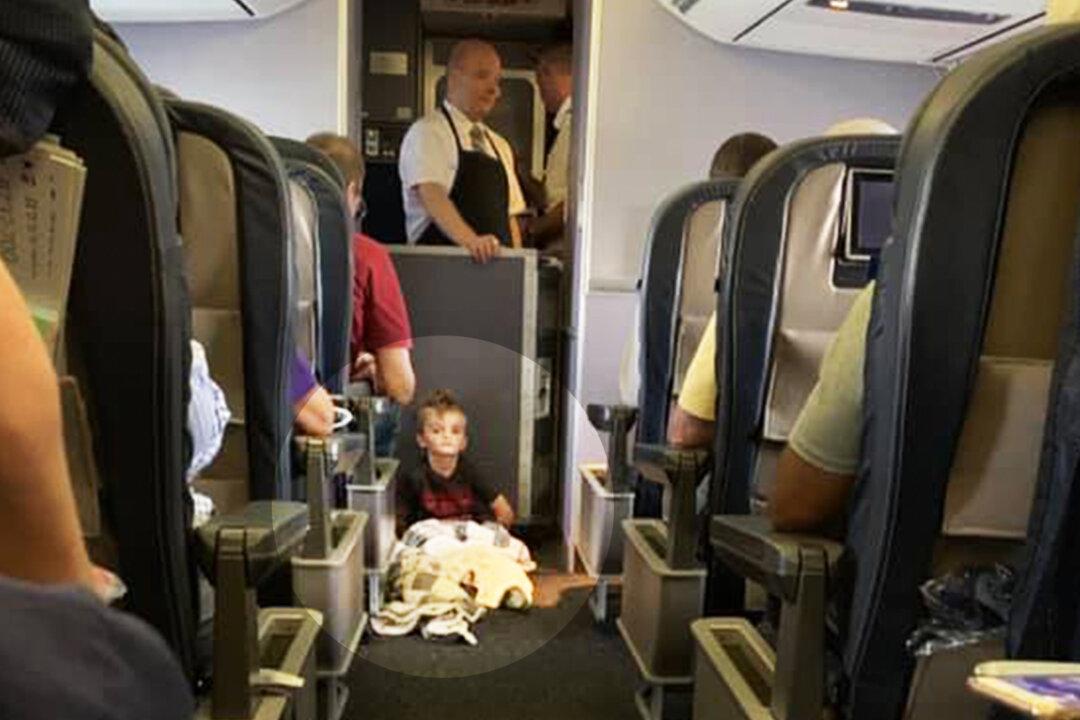 Mom Panics on Airplane When 4-Year-Old With Autism Has Meltdown, but Passengers, Crew Save the Day