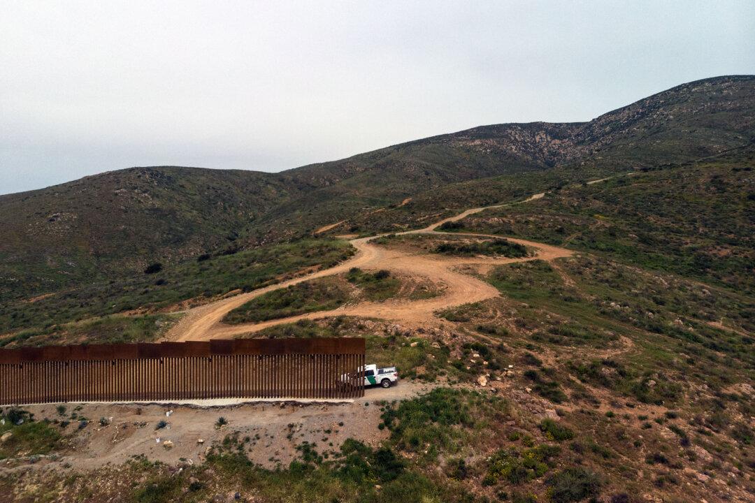 Federal Judge Temporarily Blocks Biden Deportation Freeze After Texas Challenge