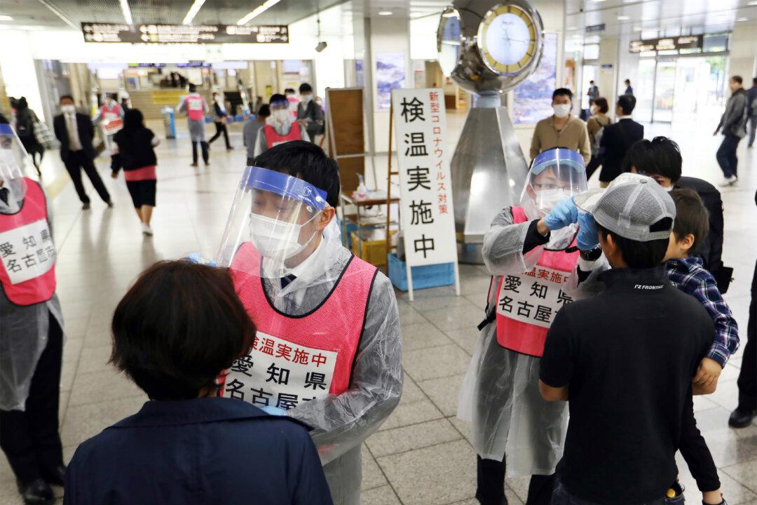 Japan Prepares to Extend CCP Virus Emergency for About a Month: Sources