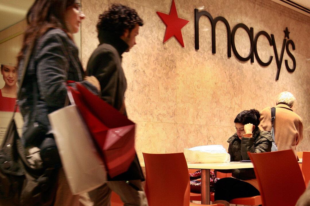 Macy’s Forecasts Strong 2022 After Holiday Sales Bump, to Not Separate Online Unit