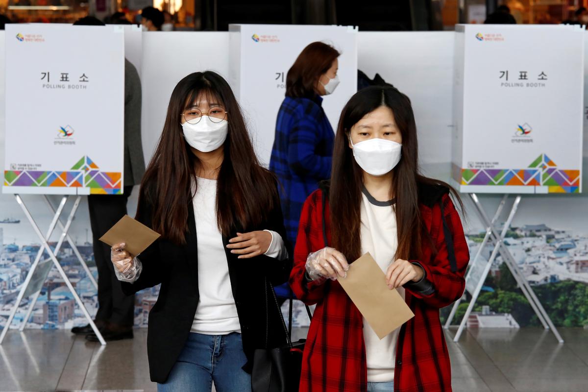 South Korea Reports No COVID-19 Transmission From Election as Pelosi Pushes Mail-In Voting in US