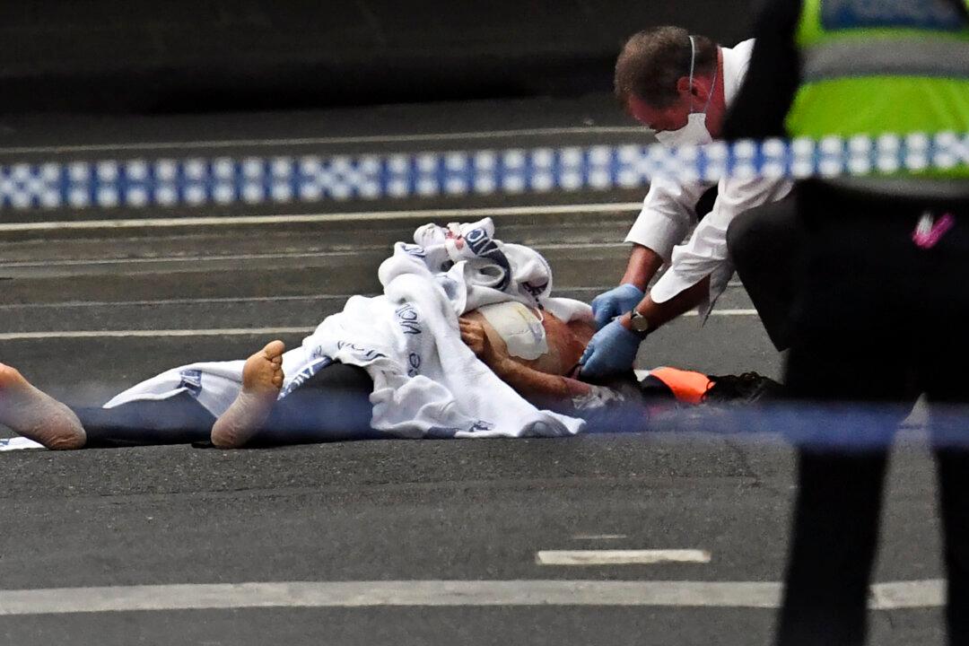 Man Shot Dead by Western Australia Police, Five Stabbed