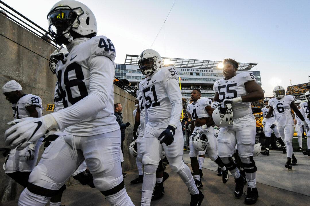 US College Towns on Edge as CCP Virus Threatens Football Season