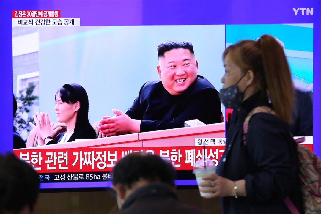 Photos of Kim Jong Un Purport to Show North Korean Leader Alive