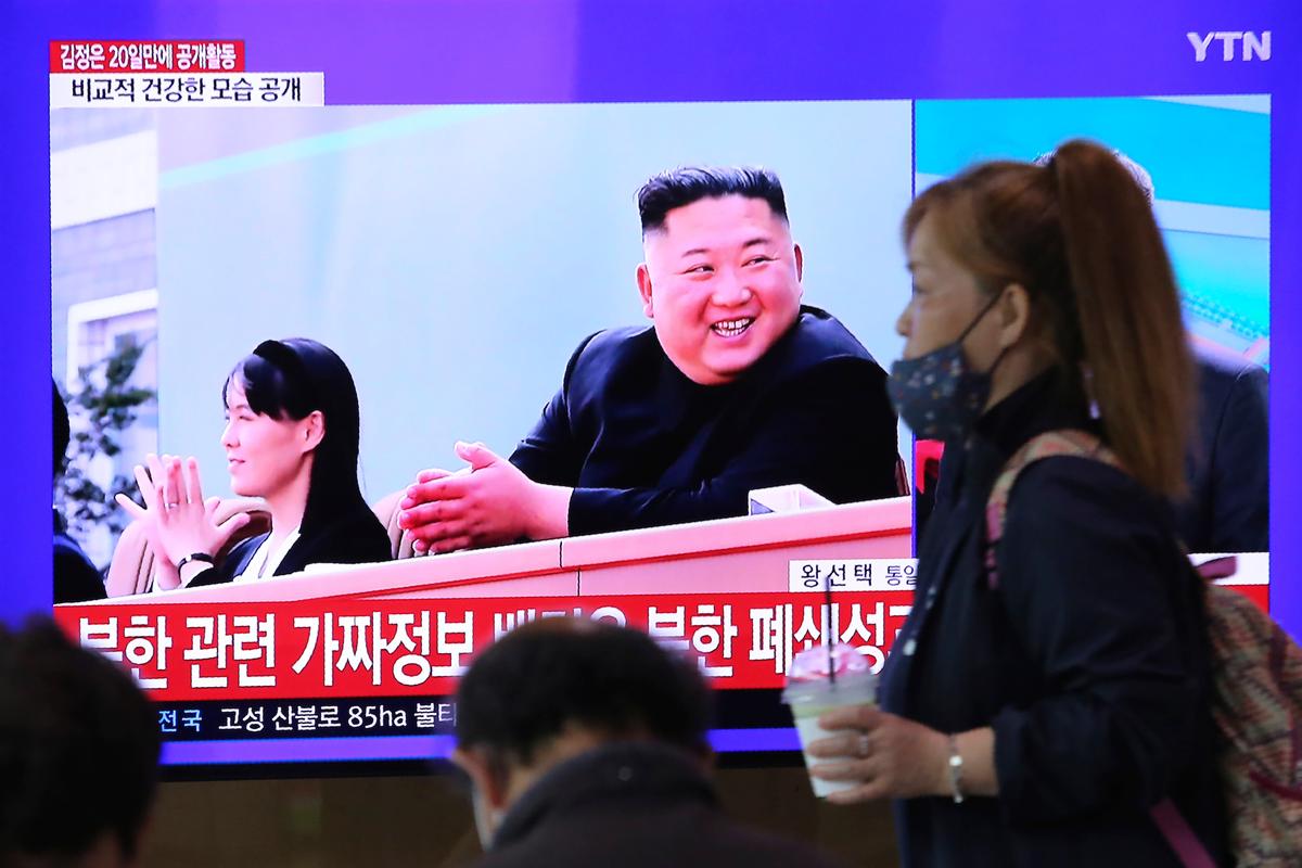 Photos of Kim Jong Un Purport to Show North Korean Leader Alive