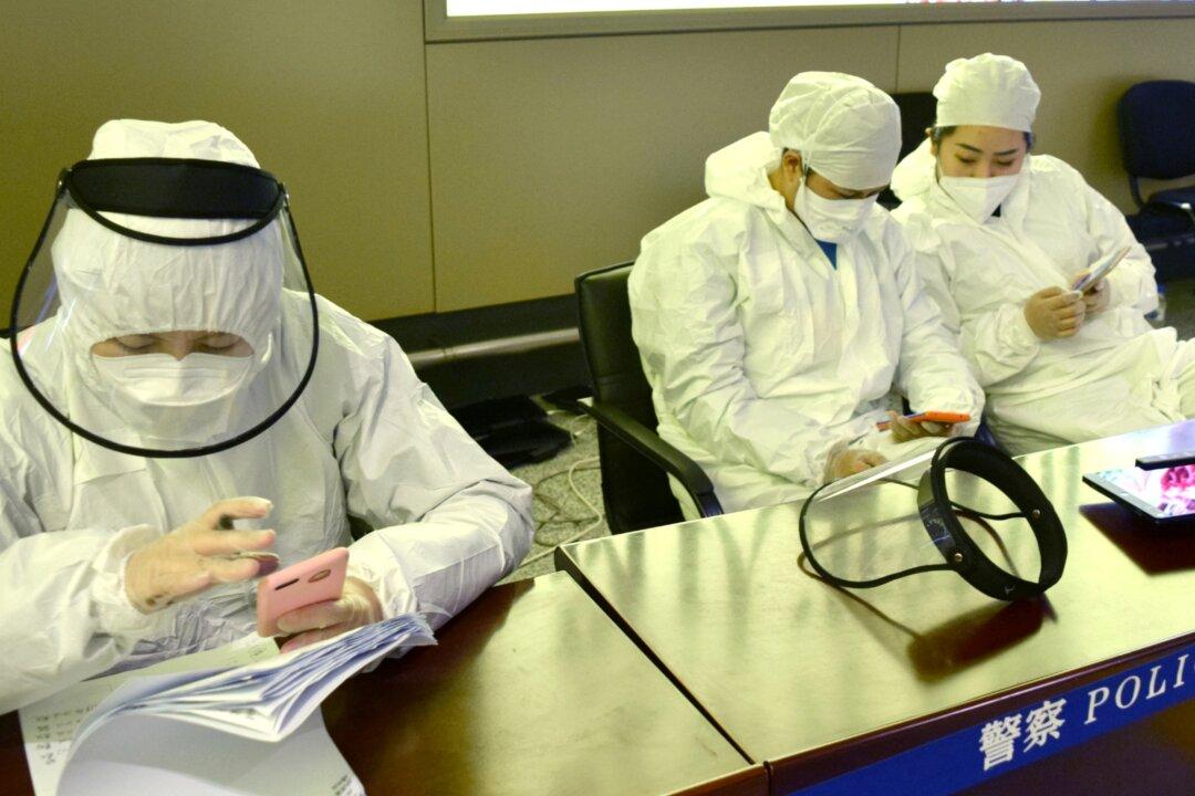 Northern Chinese City Shuts Eateries Amid Second Wave of Virus Outbreak