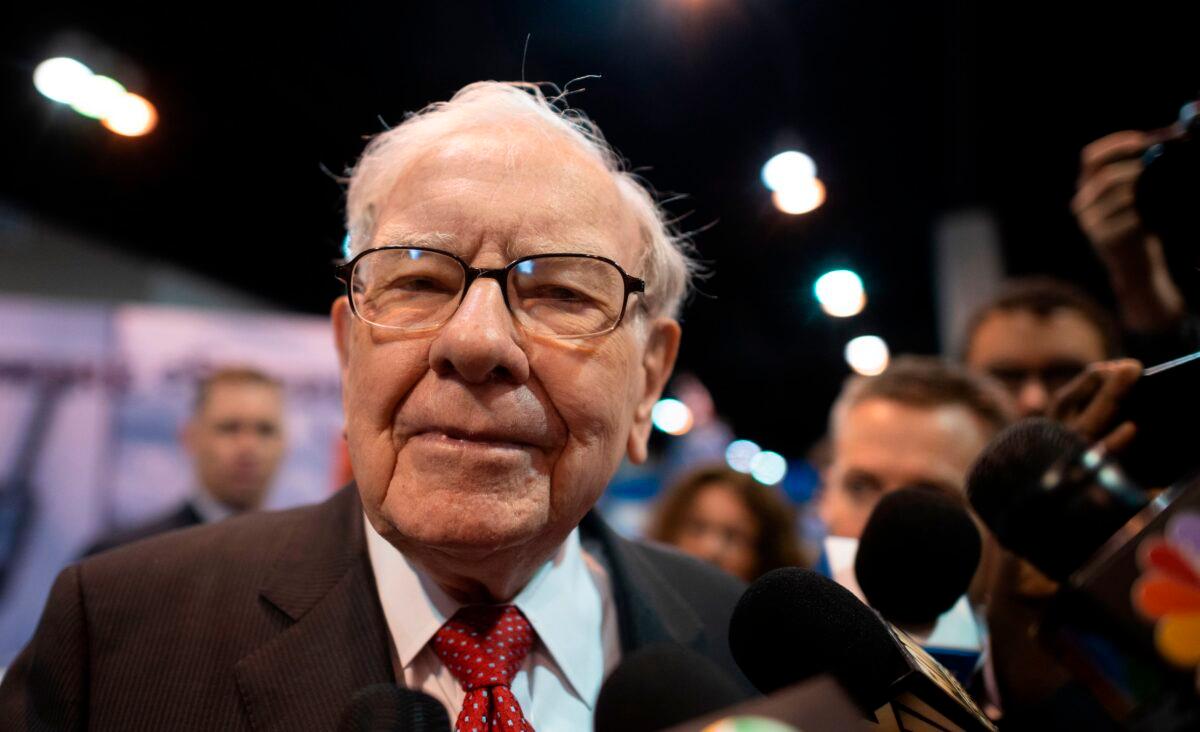 Warren Buffett, CEO of Berkshire Hathaway, speaks to the press as he arrives at the 2019 annual shareholders meeting in Omaha, Nebraska, May 4, 2019. (Johannes Eisele/AFP via Getty Images)
