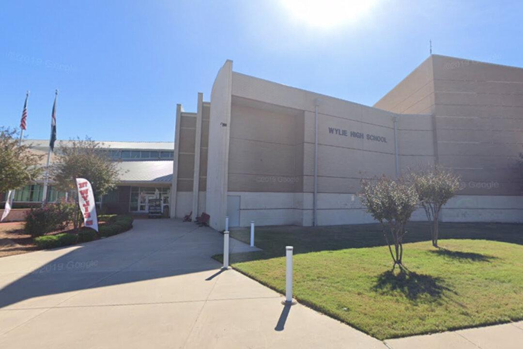 Devoted High School Principal Treks 800 Miles to Check on All 612 Senior Students During Lockdown