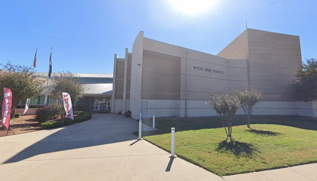 Devoted High School Principal Treks 800 Miles to Check on All 612 Senior Students During Lockdown