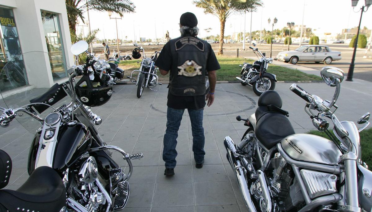 Bikers Hold Would-Be Thief in Headlock Until Police Arrive After He Steals Veteran’s Wallet