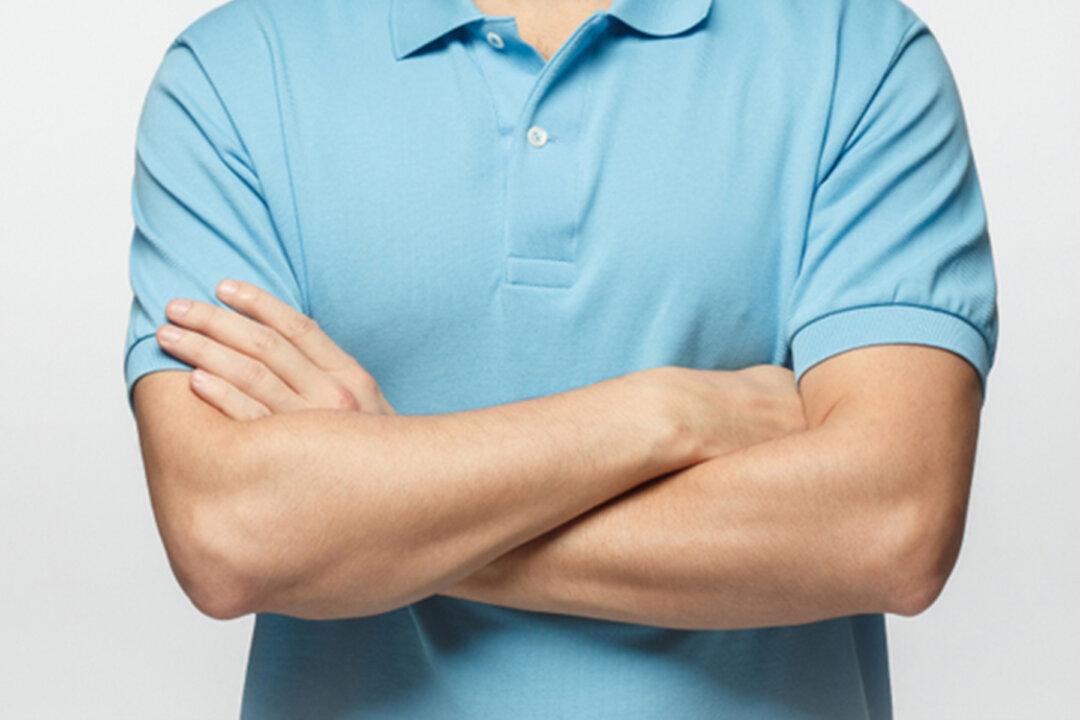 How You Cross Your Arms Can Tell You About Your Personality–Are You the Dominant Type?