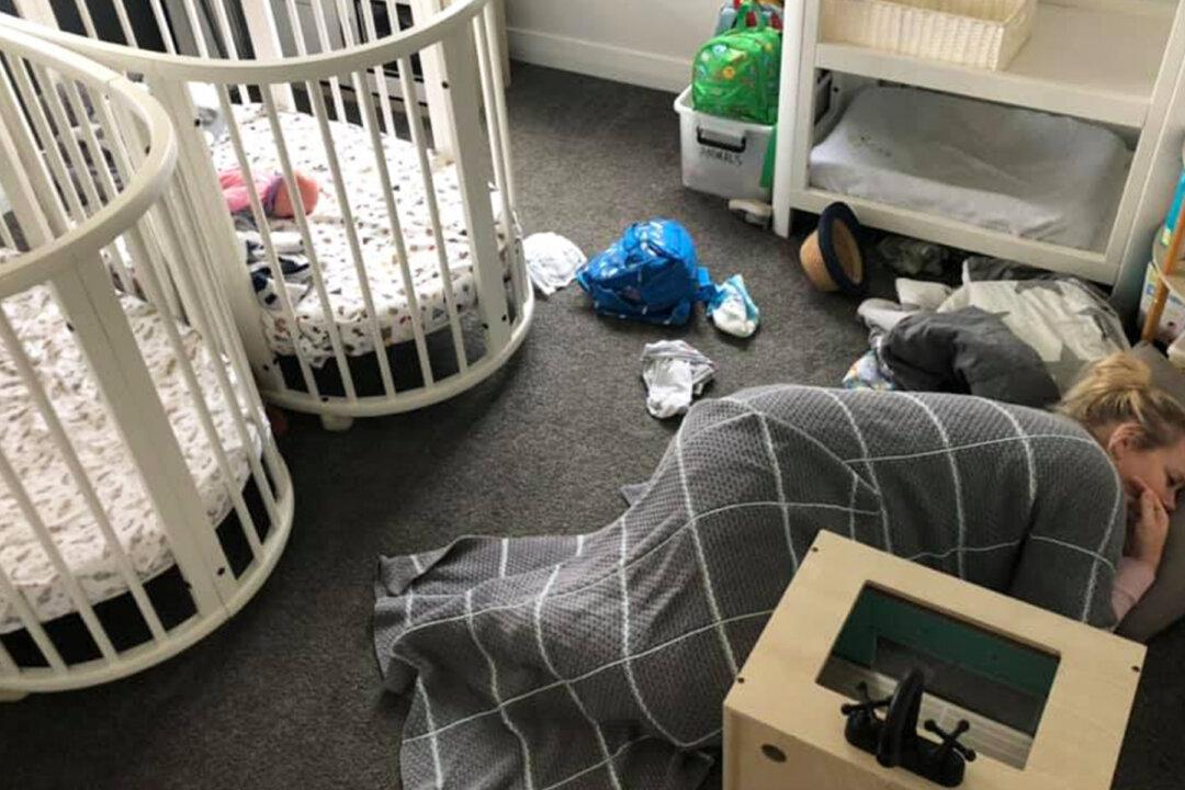 Dad Finds His Exhausted Wife Taking a Nap on the Floor and Has a Touching Response
