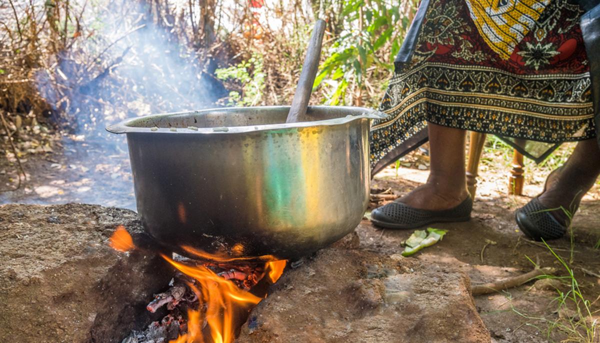 Kenyan Mom of Eight Receives Donations After ‘Cooking’ Stones for Her Starving Kids