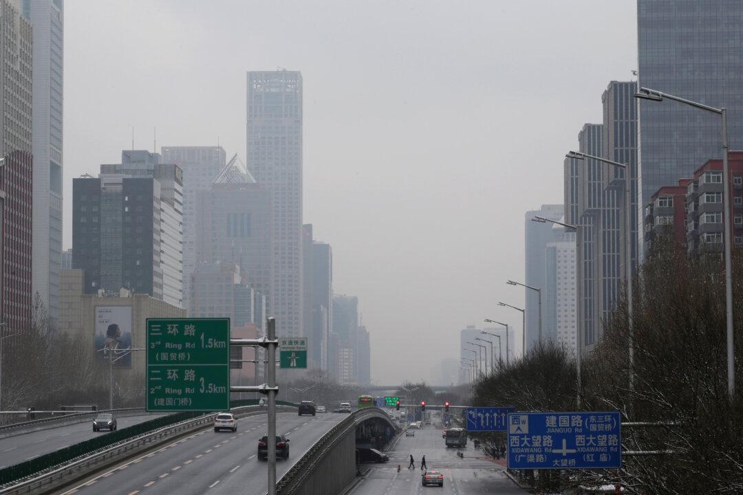 China’s Services Sector Contracts for 3rd Month as Job Losses Hit Record: Caixin PMI