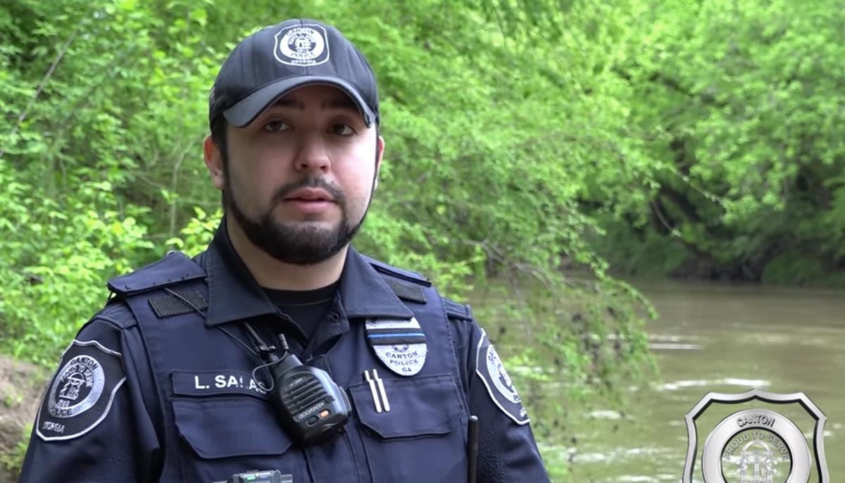 Police Officer Dives Into Freezing River to Save Two Drowning Teens Clinging to Branches, Hailed a Hero
