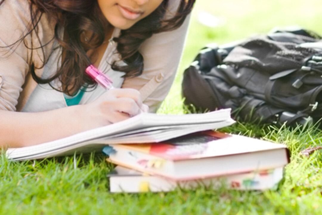 17-Year-Old Student Graduates High School and College at Same Time, Sets Sights on Master’s