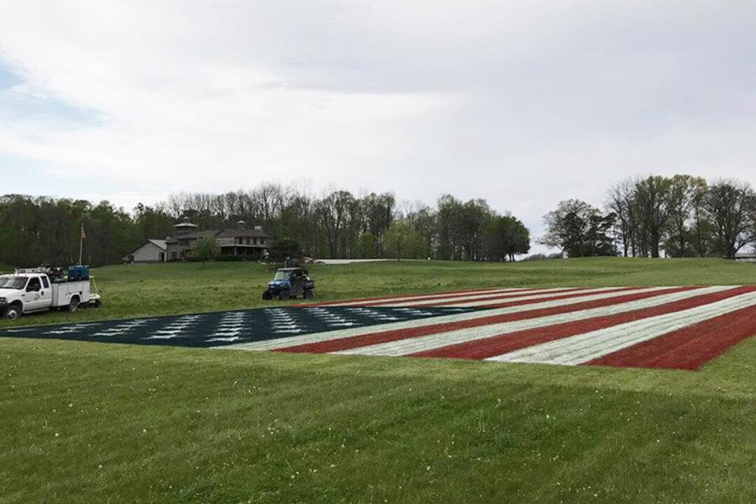 Man Paints Giant American Flag on an Indiana Field to Honor Front Line Heroes Amid Pandemic