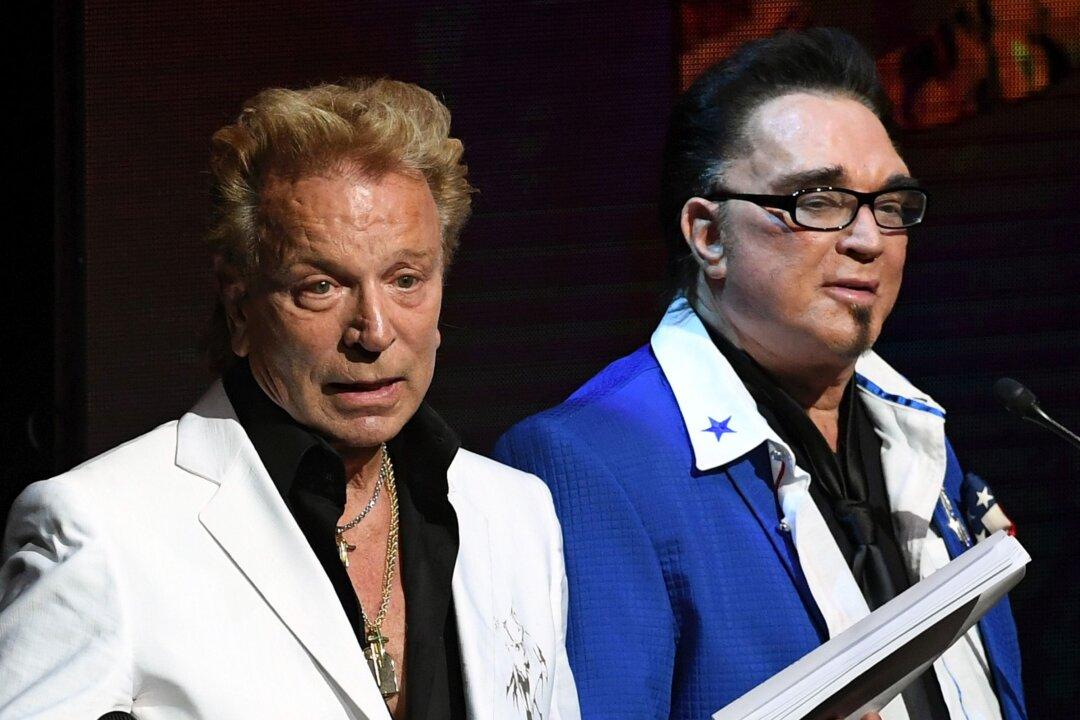 Roy Horn of Siegfried and Roy Dead at 75 After Contracting CCP Virus