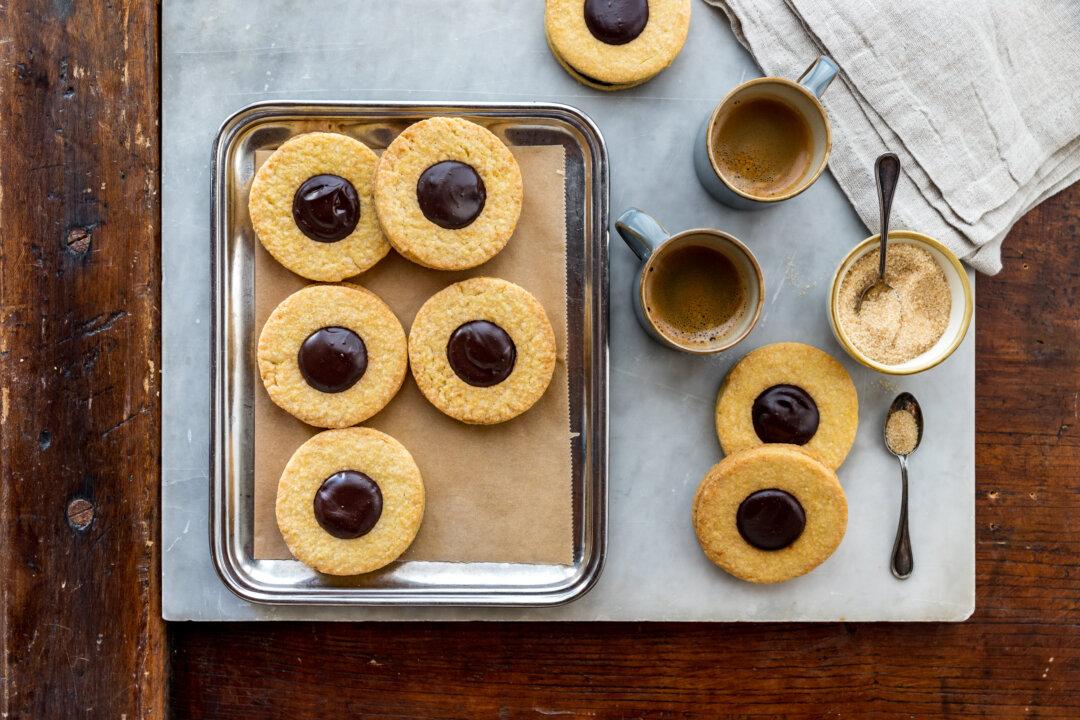 Occhi di Bue (Chocolate-Filled Italian Sandwich Cookies)