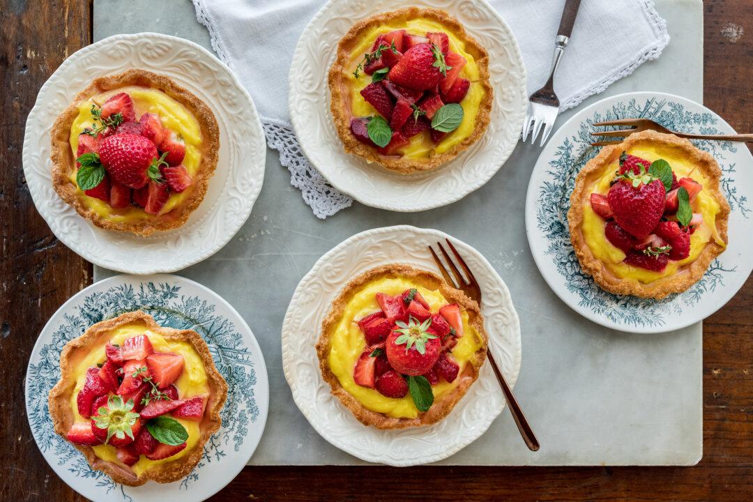 Crostatine alla Frutta (Pastry Cream and Fresh Fruit Tartlets)
