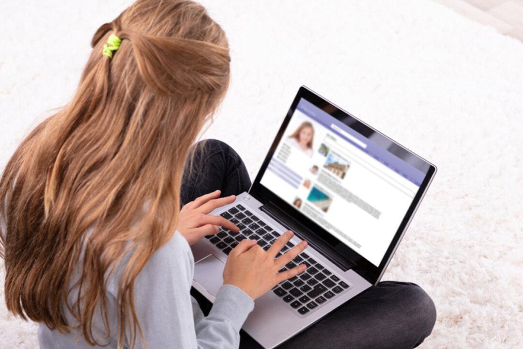 Dad Rescues Daughter, 12, From Being Lured Into Car of Would-Be Pedophile She Met Online