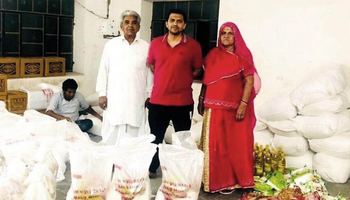 Indian Farmer Couple Spends Life Savings to Feed 7,000 Poor Families Amid CCP Virus