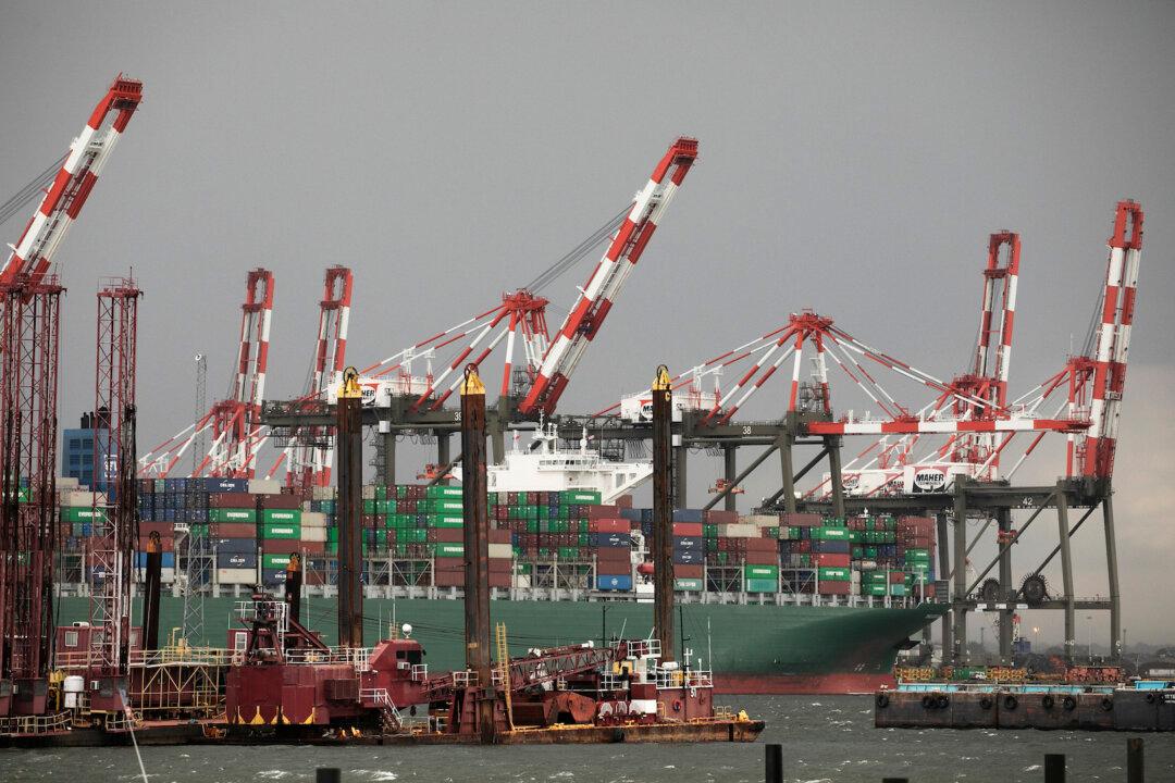World’s Largest Shipping Company Expects 25 Percent Drop in Container Demand