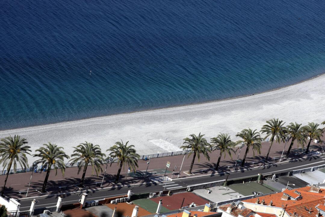 EU Pushes to Reopen Borders for Summer Tourism