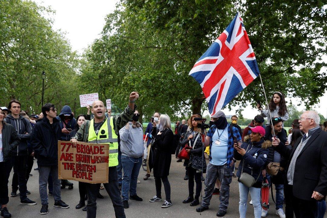 British Police Arrest 19 at London Protest Against Social Distancing