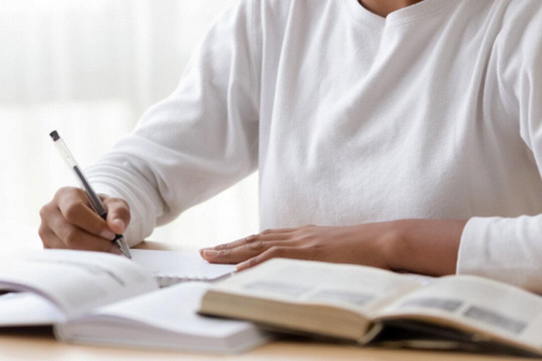 Talented Twins Accepted Into Over 38 Colleges With $1M in Scholarships, Choose Local Nursing School