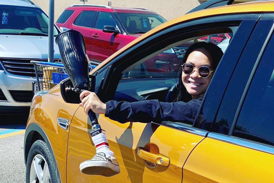 Amputee Challenges ‘Handicapped Parking Vigilantes’ After Rude Stranger’s Mistake