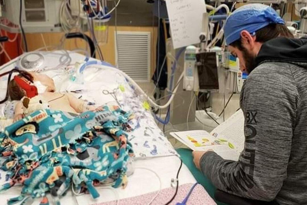 Mom Spots Hospital Worker Reading Storybook to Critically Ill Daughter and Snaps Photo That Goes Viral