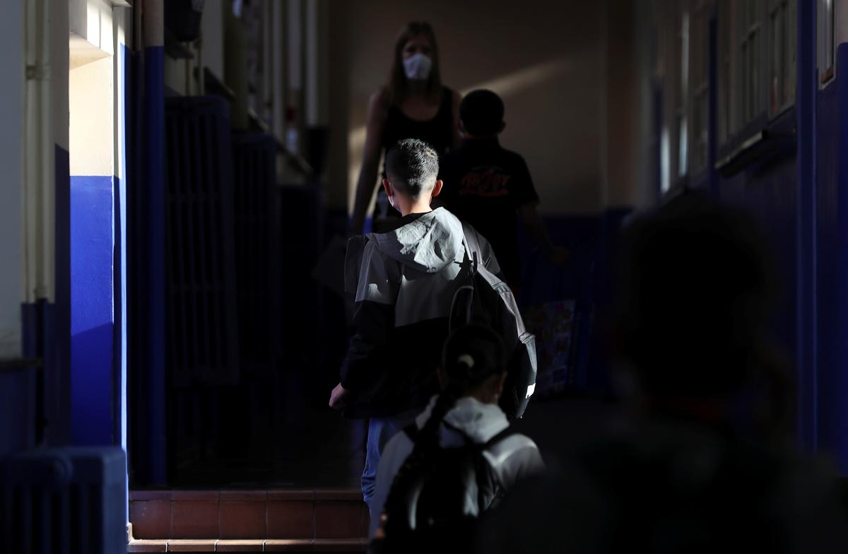 Children With COVID-19 May Be Less Contagious Than Adults, Two UK Epidemiologists Say