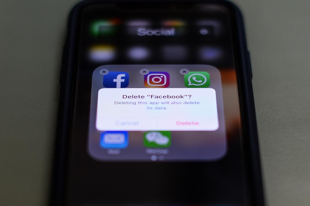 Online Speech Threatened by Social Media Censorship, Experts Say