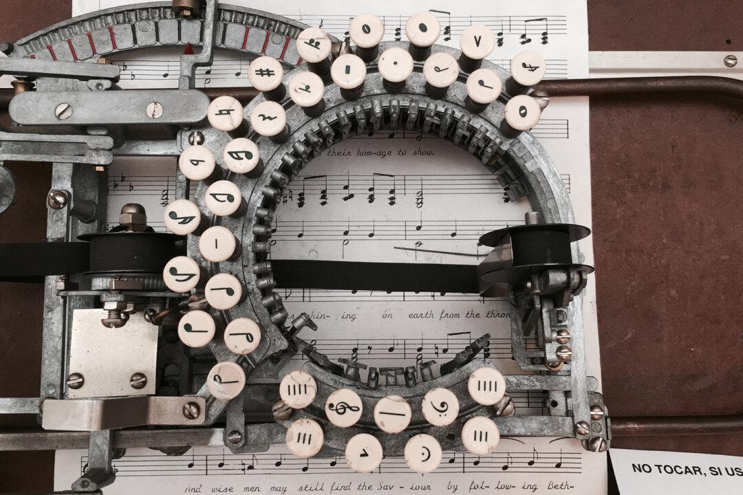Rare Vintage Typewriter From the 1950s That Types Sheet Music