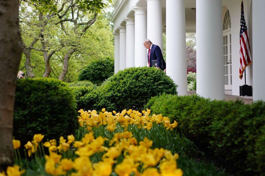 Trump Says All Federal Flags to Be Lowered in Memory of CCP Virus Victims