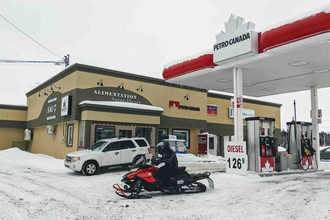 Body Found in Lac-St-Jean Region Could Be One of Two Missing French Snowmobilers