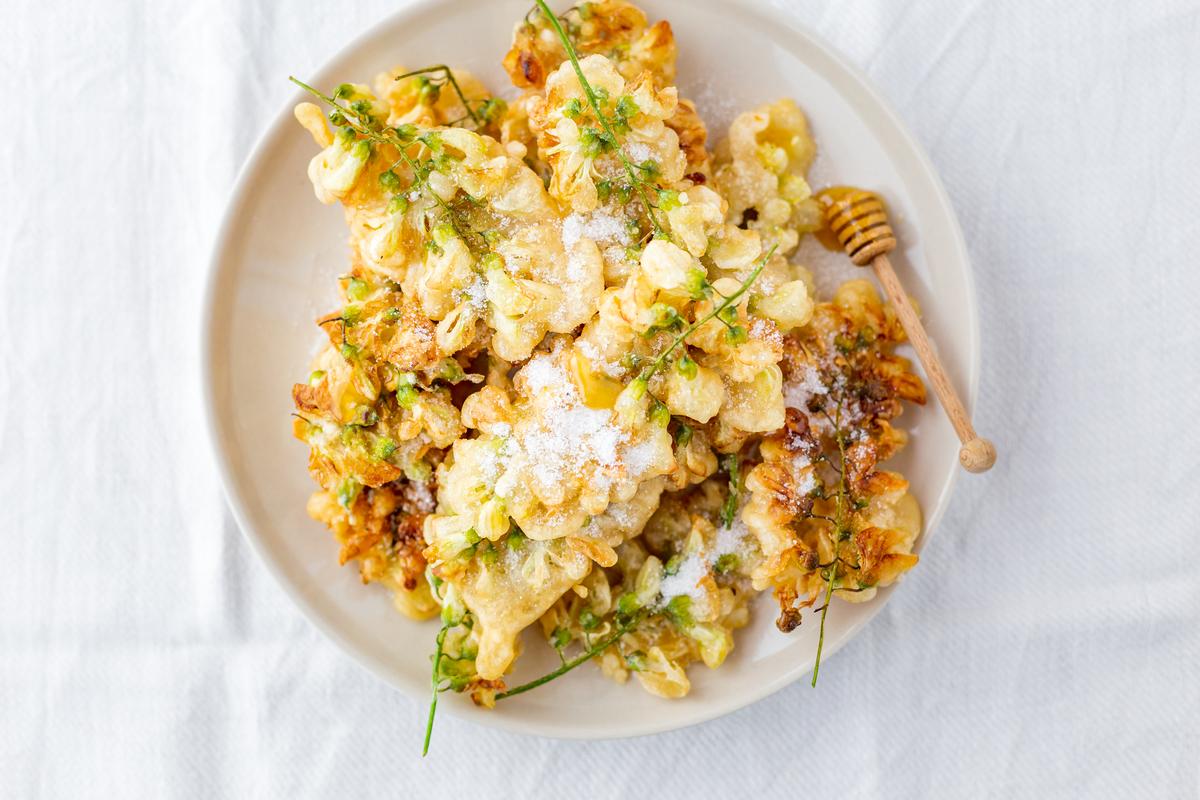 Black Locust Flower Fritters (Fiori di Acacia Fritti)