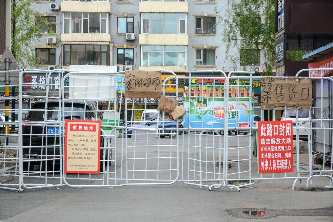 Chinese City Facing Food Crisis After Authorities Impose Strict COVID-19 Lockdown