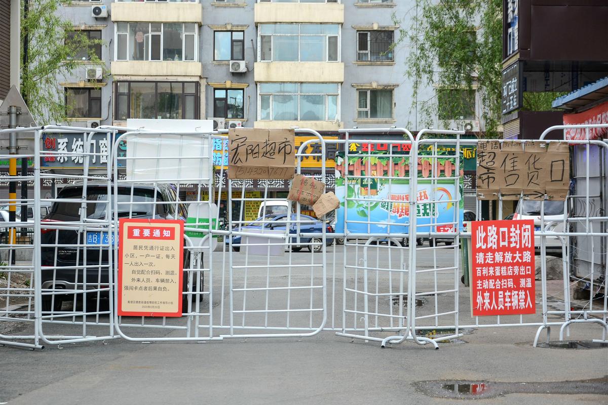 Chinese City Facing Food Crisis After Authorities Impose Strict COVID-19 Lockdown