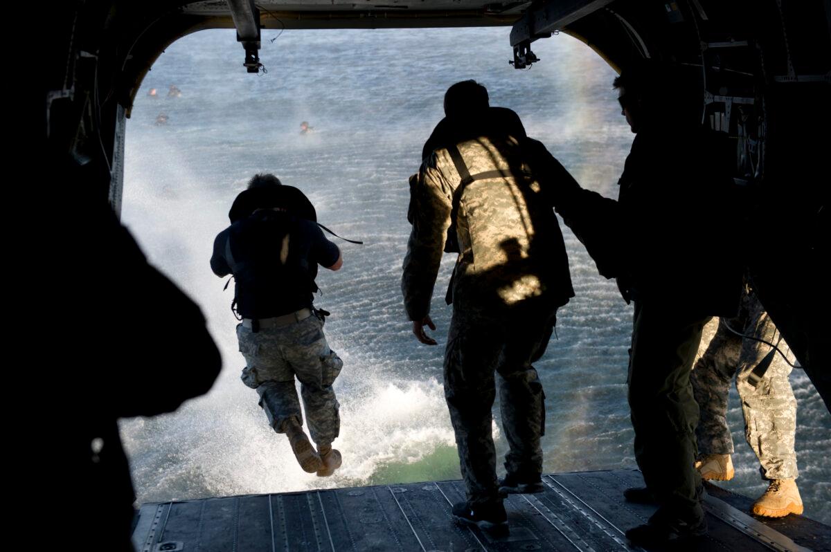 U.S. Army 7th Special Forces Group (Airborne) Green Berets exit a CH-47 Chinook helicopter into a bay during helocast training at Eglin Base Air Force Base, Fla., on Feb. 6, 2013. (U.S. Army photo by Spc. Steven K. Young/Released)
