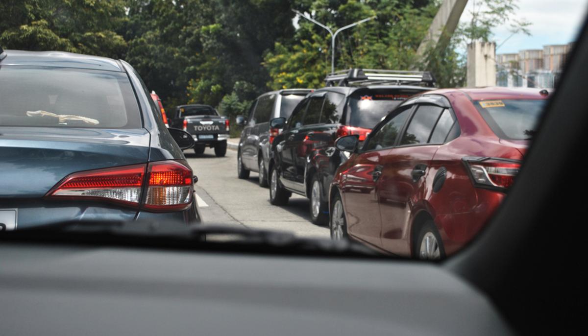 Rude Corvette Driver Won’t Let Dodge Change Lanes, Flips the ‘Bird’–Then Gets Hilarious Payback