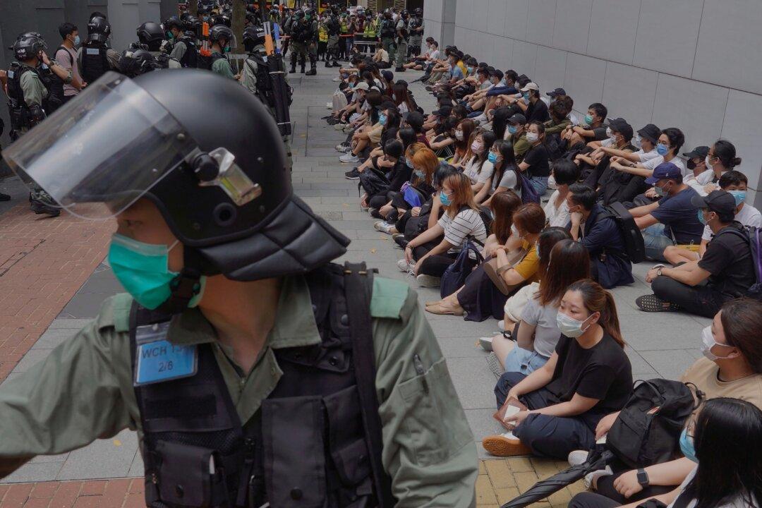 Chinese-Language Newspaper’s Commentary Published in Toronto and New York Supports Hong Kong National Security Law