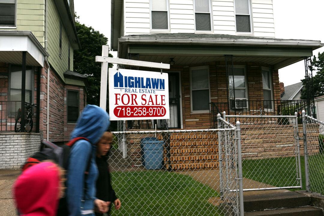 As America Divides, Florida and Texas Head One Way, California and New York Go the Opposite Direction