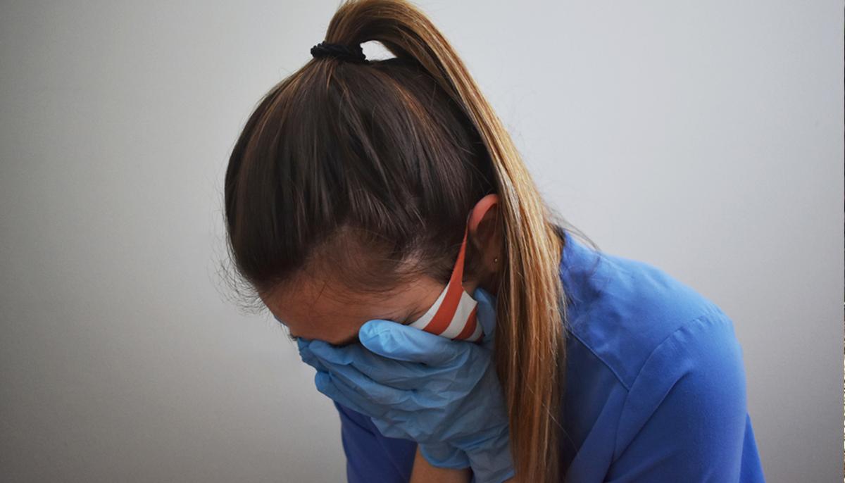 Uniformed Care Worker in UK Reduced to Tears by Shopper Accusing Her of ‘Spreading Germs’