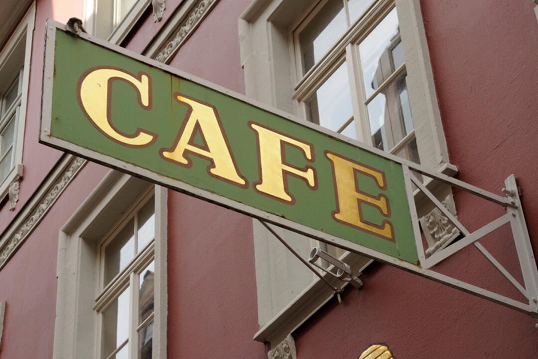 Newly Reopened German Café Gives Patrons Pool Noodle Hats to Maintain Social Distancing