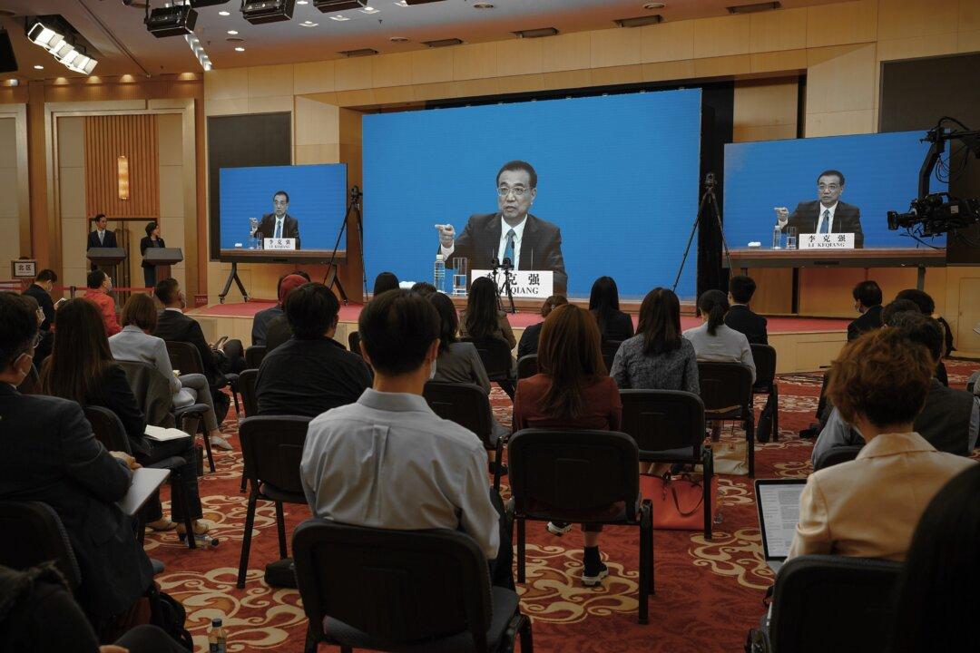 Xi Jinping Claims China a ‘Moderately-Prosperous Society,’ Contradicting CCP Premier Li Keqiang